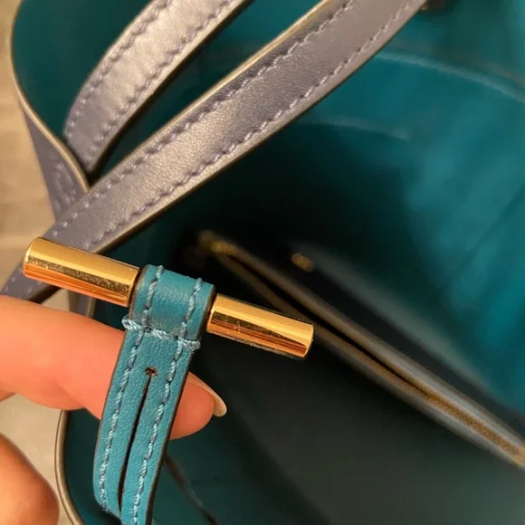 NEW Tory Burch Bucket Bag - Purse - 2 Pieces - Never Worn - Picture 6 of 9